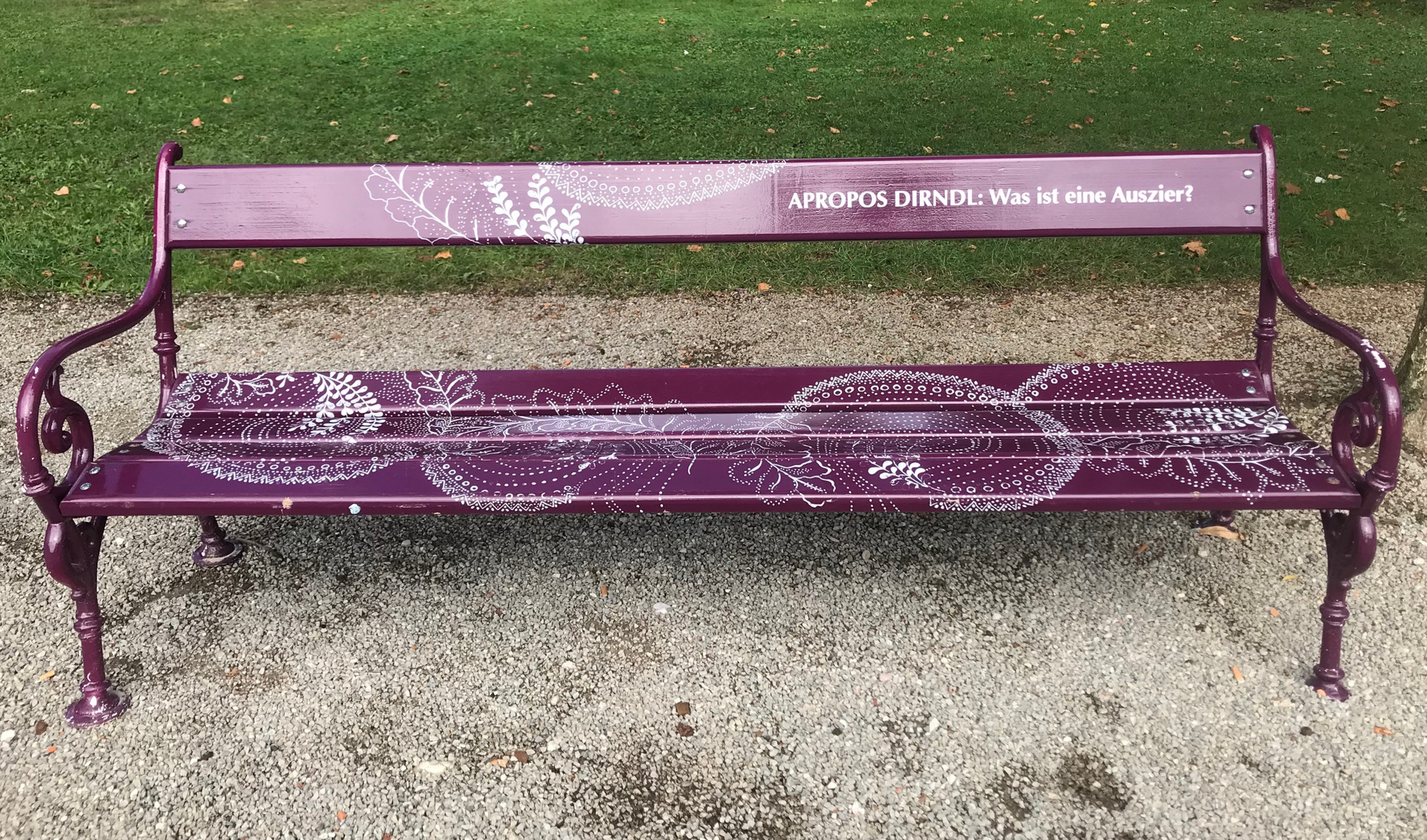 Bank_im_Kurpark_Bad_Ischl_2024_Salzkammergut_Austria.jpg