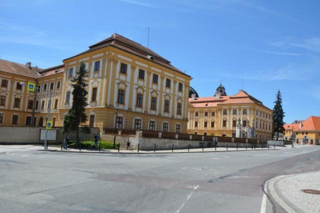 Mobili&aacute;ř pro rekonstrukci n&aacute;měst&iacute; Jaroměřice nad Rokytnou