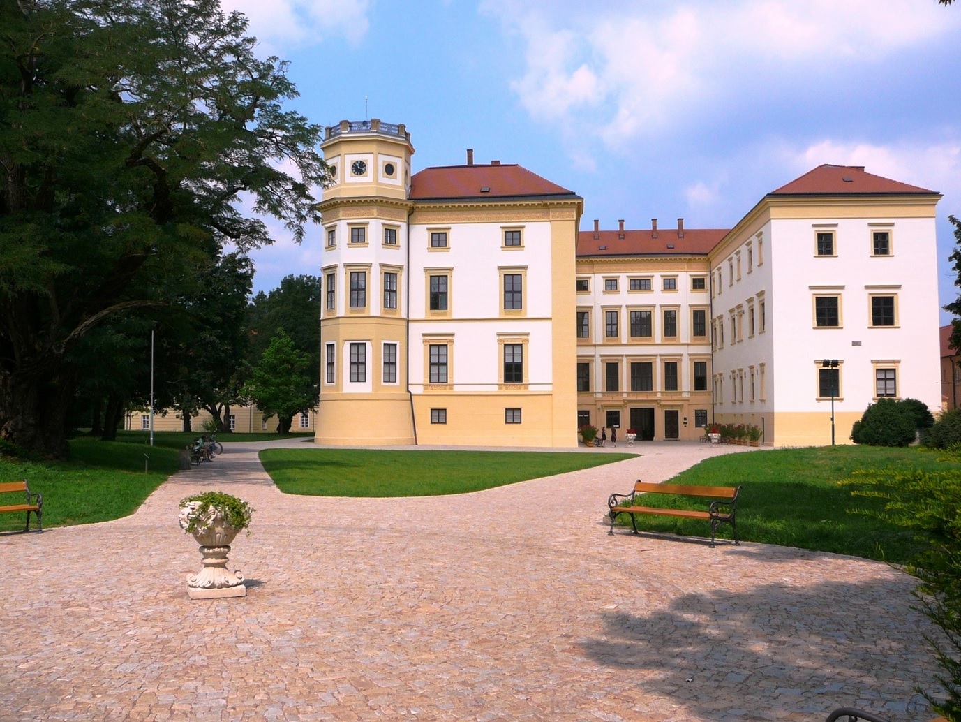 Z&aacute;mek Str&aacute;žnice